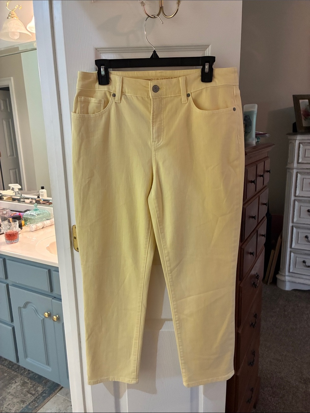 Chico's Yellow So Slimming Girlfriend Slim Leg Crop Straight-Leg Jeans SZ 1.5/10